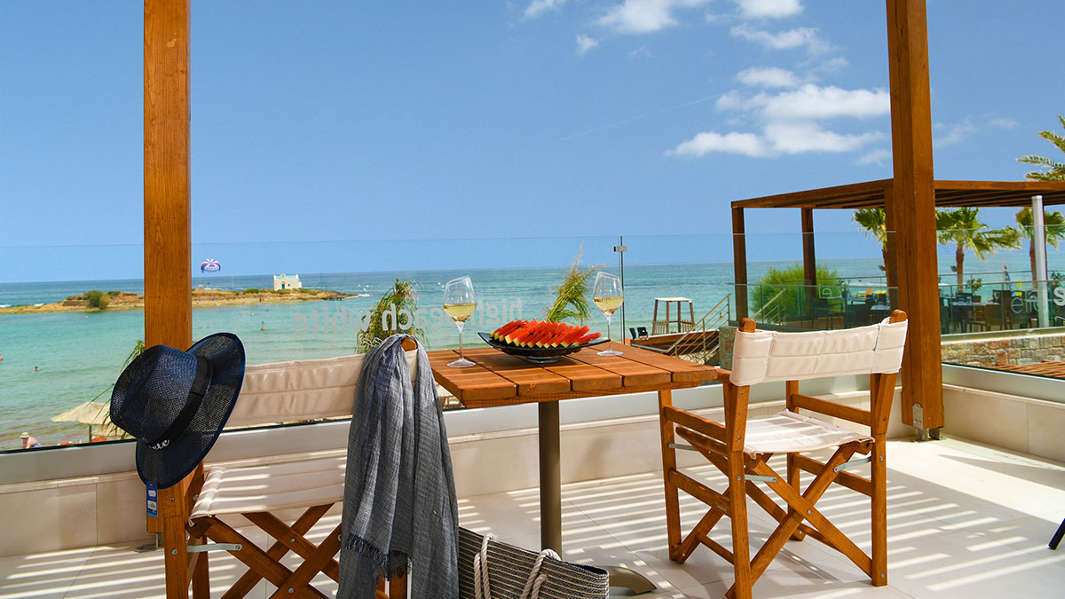 White Deluxe Grand Suite Beachfront Front SV